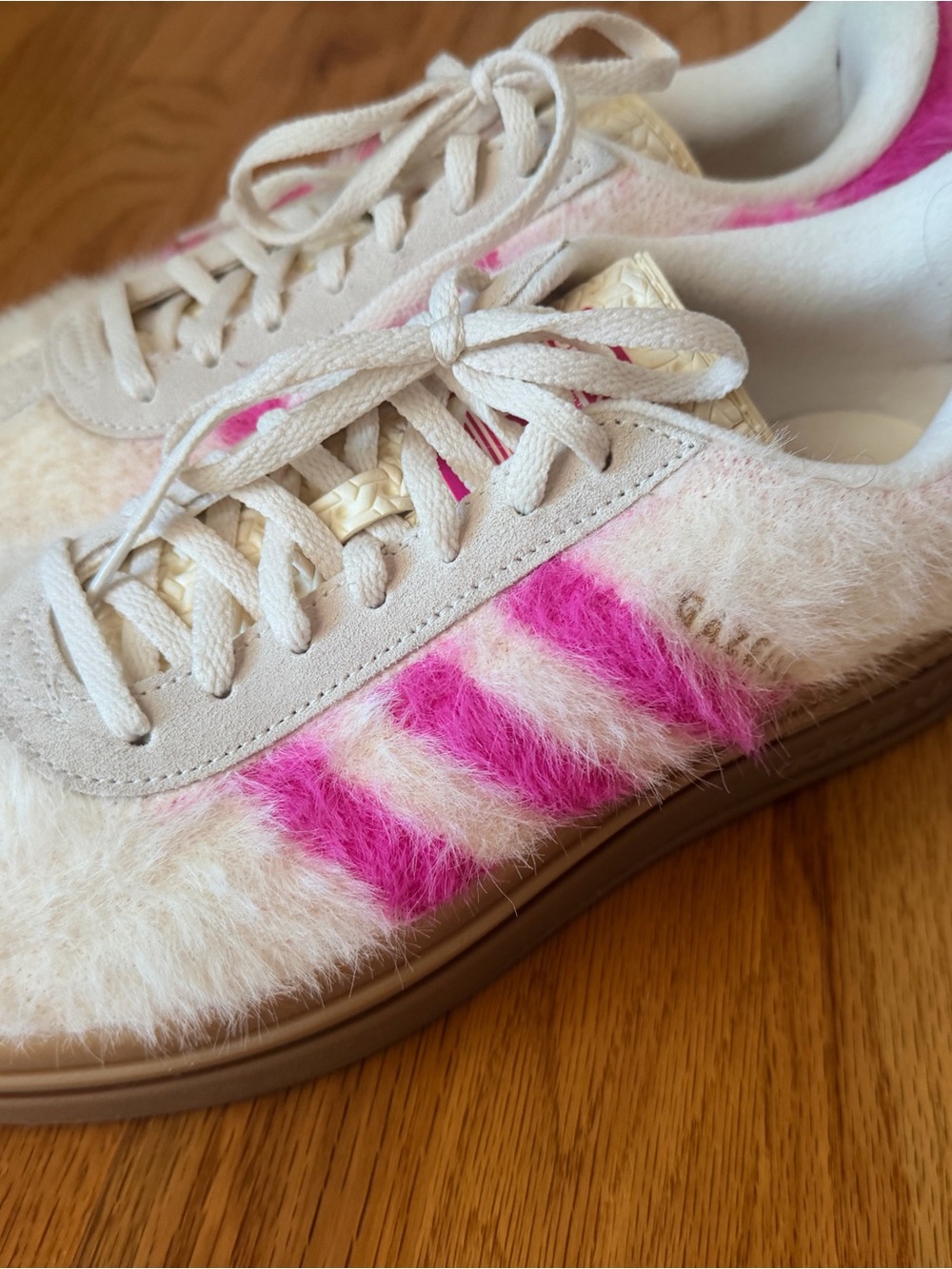 Adidas Gazelle Platform Women’s White and Pink Furry Lace-Up Sneakers - Picture 5 of 6
